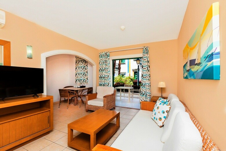 Apartamentos Livvo Puerto De Mog�n