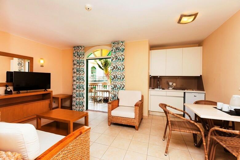 Apartamentos Livvo Puerto De Mog�n