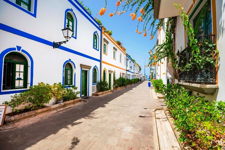 Apartamentos Livvo Puerto De Mog�n