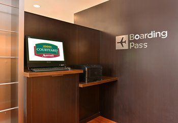 Hotel Courtyard By Marriott Dallas/lbj At Josey