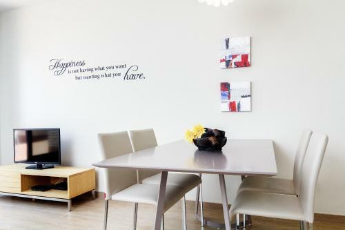 Feelathome Plaza Apartments