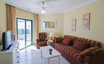 Aparthotel Las Adelfas