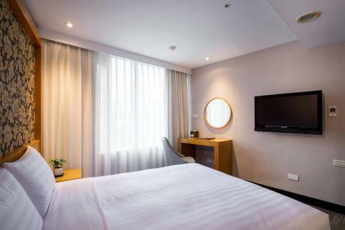 Hotel B
