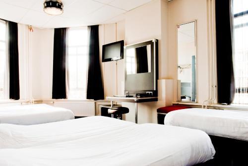 Backstage Hotel
