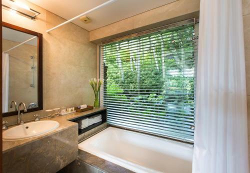 The Seaes Hotel & Resort