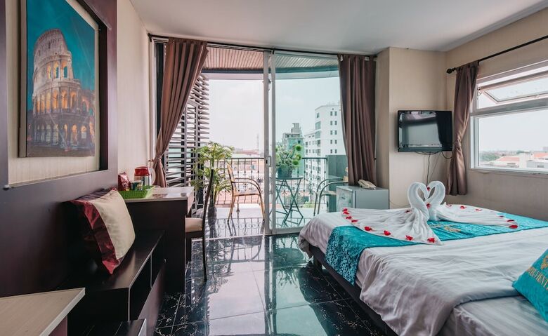 Hostal V Hotel