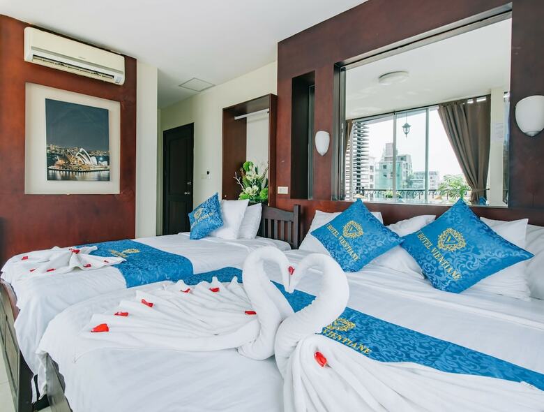 Hostal V Hotel