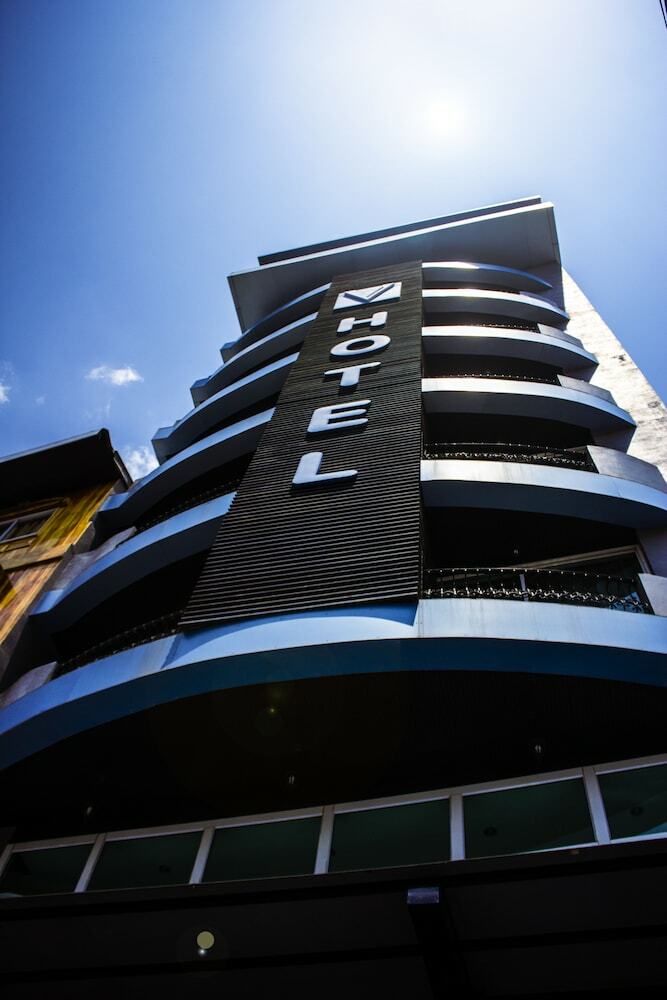 Hostal V Hotel
