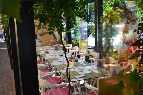 Hotel Les Jardins Carol