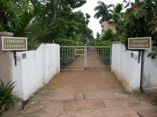 Hostal Cinnamon Guesthouse