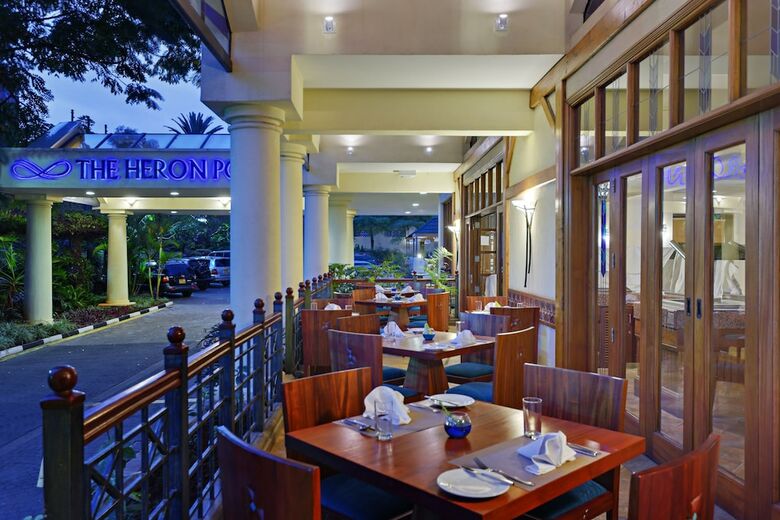 Hotel The Heron Portico