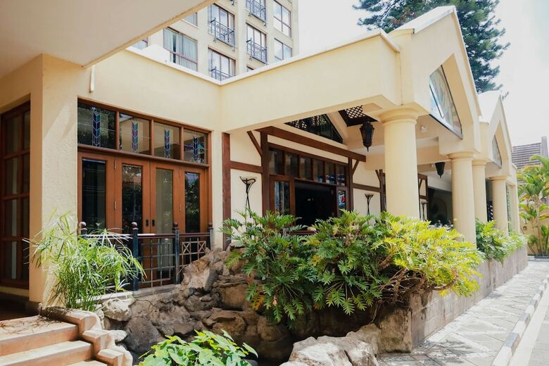Hotel The Heron Portico