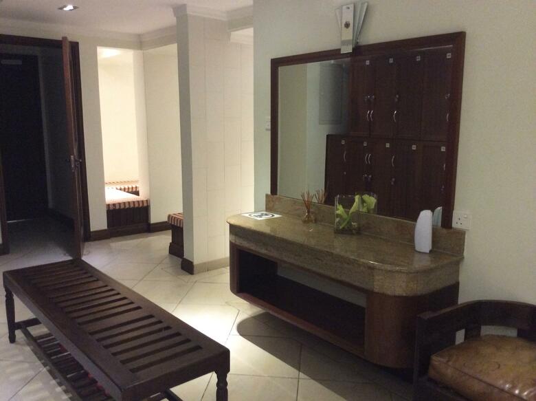Hotel The Heron Portico