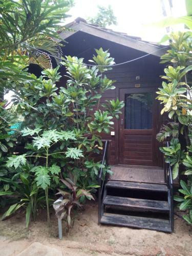 Hostal Pele's Windsong Wood Cottage On The Beach