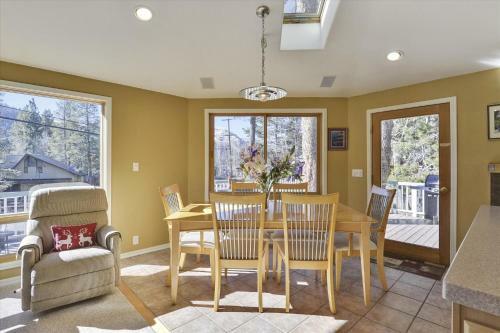 Squaw Chalet By Tahoe Vacation Rentals