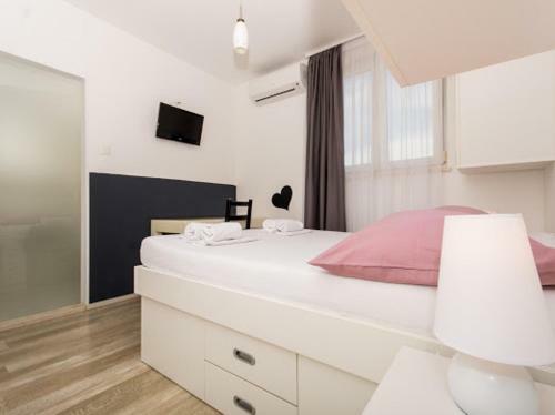 Hostal Villa White