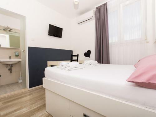 Hostal Villa White
