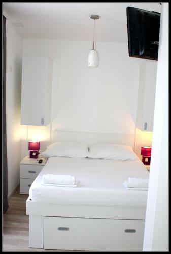 Hostal Villa White