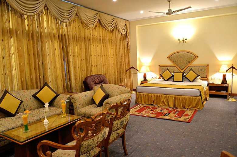 Hotel Meraden Grand