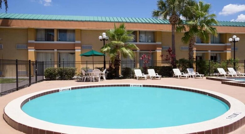 Hotel Baymont Inn & Suites Florida Mall