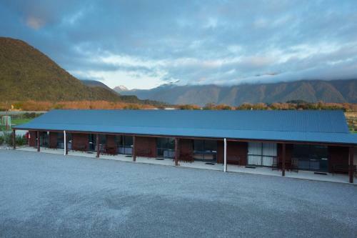Haast River Top 10 Holiday Park