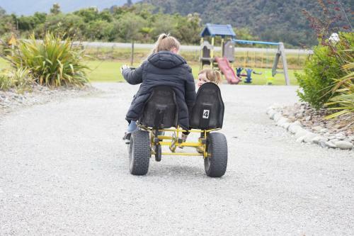 Haast River Top 10 Holiday Park