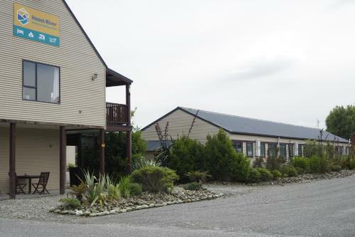 Haast River Top 10 Holiday Park
