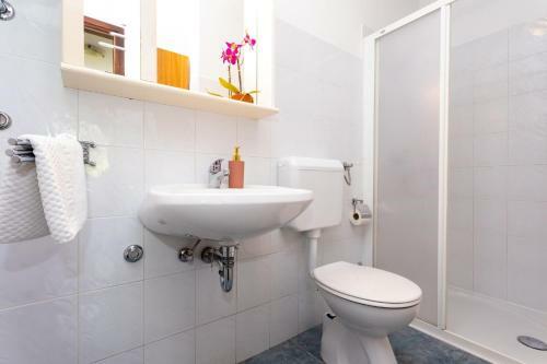 Two-bedroom Apartment Malinska Near Sea