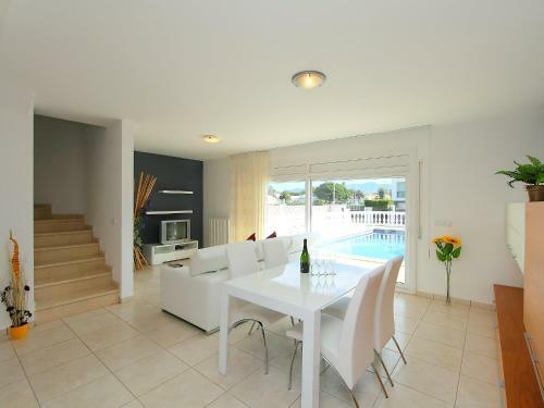 Three-bedroom Villa Empuriabrava Girona 1