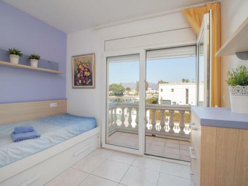 Three-bedroom Villa Empuriabrava Girona 1