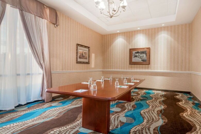 Hotel Wyndham Garden Wichita Downtown