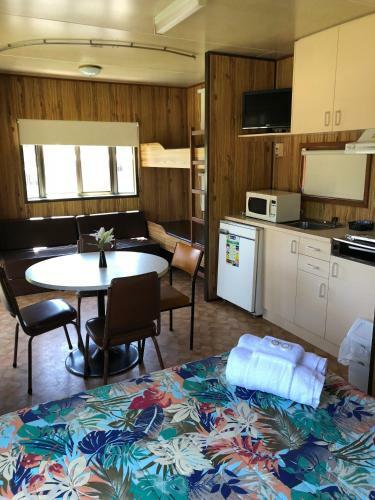 Pleasurelea Tourist Resort & Caravan Park