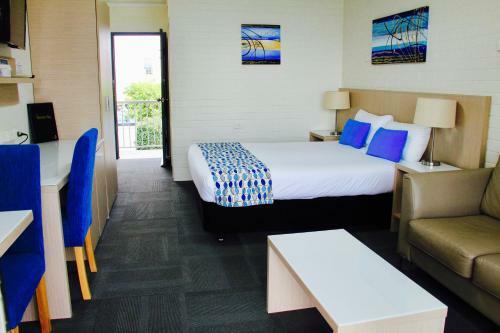 Zorba Waterfront Motel