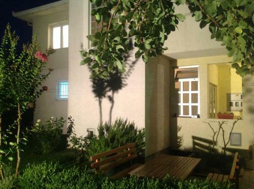 Hostal Zizi Guest House