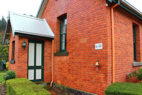 Bed & Breakfast Woodend Old School House
