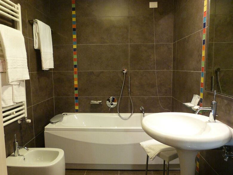 Hotel C� Zane Martin