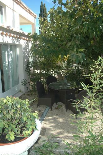 Hotel Le Mas Des Carassins