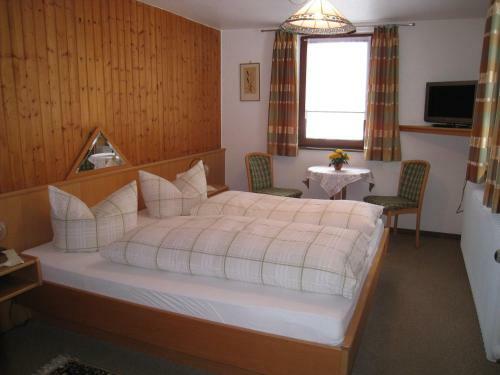 Hostal Gasthaus Pension Donish�usle