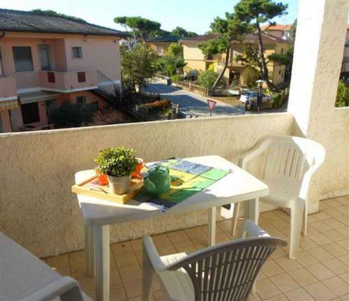 Apartment In Rosolina Mare 25002