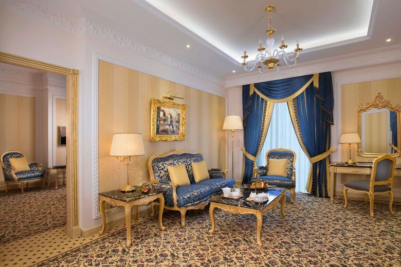 Royal Rose Hotel