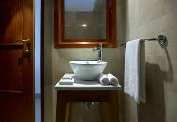 Hotel St Nicolas Bay
