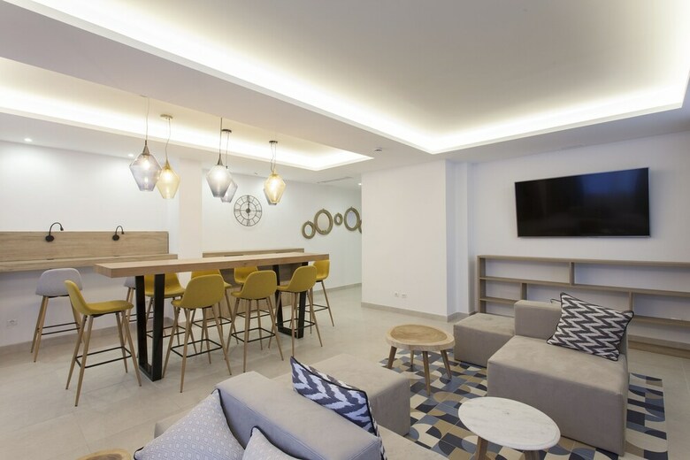Apartamentos Ses Roquetes (.)