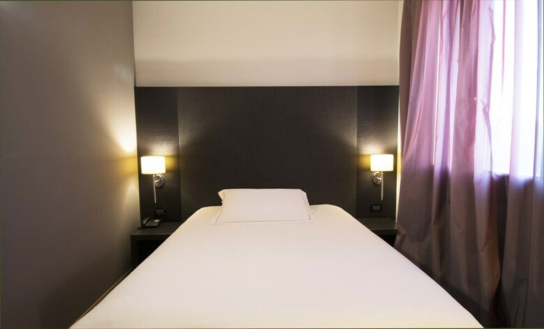Sweet Hotel