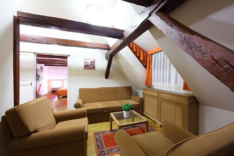 Hotel Historia & Historante
