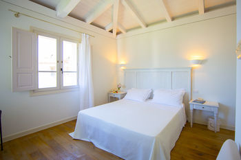 Tarthes Hotel