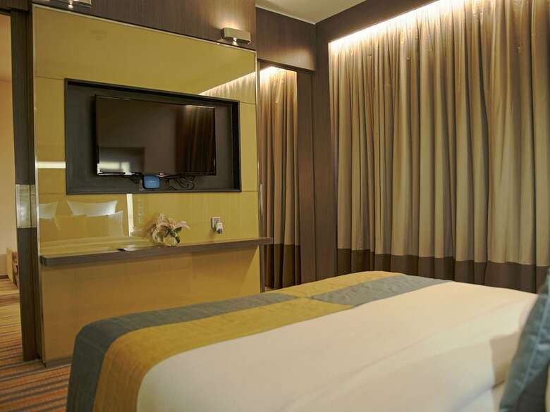 Novotel Kolkata Hotel And Residences