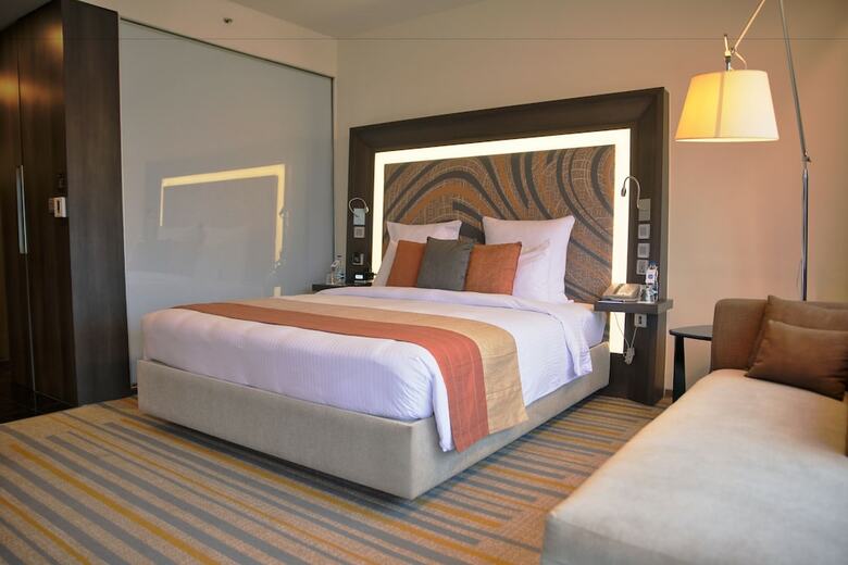 Novotel Kolkata Hotel And Residences
