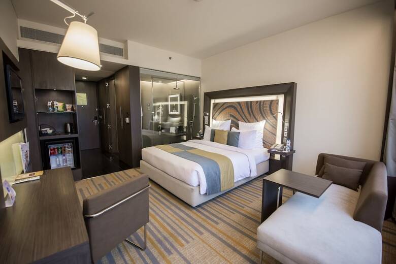 Novotel Kolkata Hotel And Residences