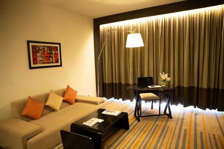 Novotel Kolkata Hotel And Residences
