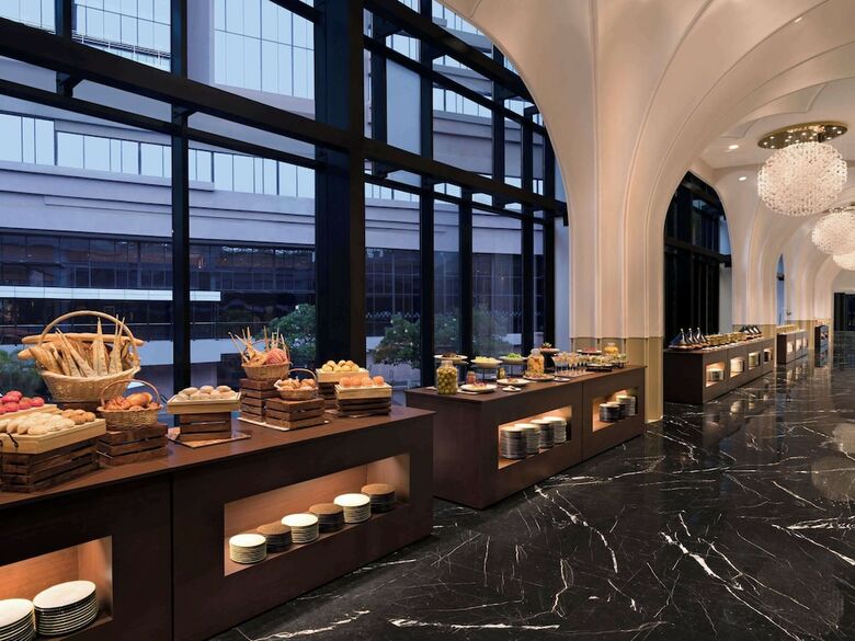 Novotel Kolkata Hotel And Residences